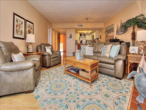 1 Bedroom Condo with Gulfview balcony & beachfront heated pool & spa