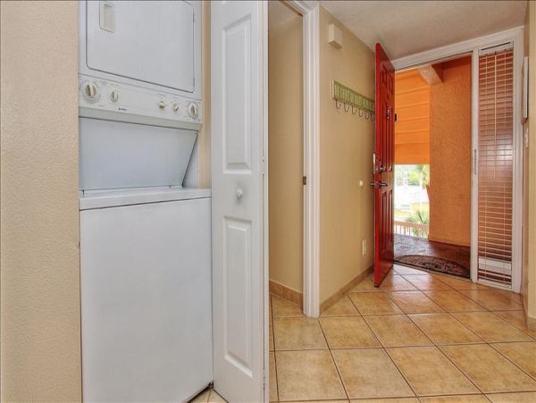 1 Bedroom Condo with Gulfview balcony & beachfront heated pool & spa