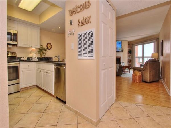 1 Bedroom Condo with Gulfview balcony & beachfront heated pool & spa