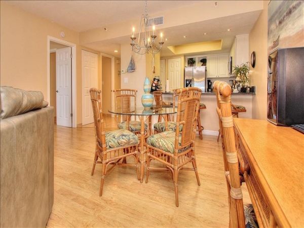 1 Bedroom Condo with Gulfview balcony & beachfront heated pool & spa