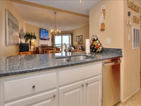 1 Bedroom Condo with Gulfview balcony & beachfront heated pool & spa