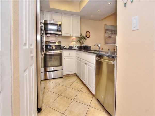 1 Bedroom Condo with Gulfview balcony & beachfront heated pool & spa