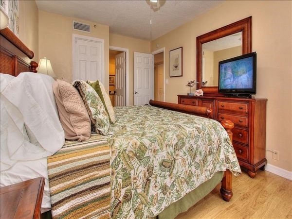 1 Bedroom Condo with Gulfview balcony & beachfront heated pool & spa