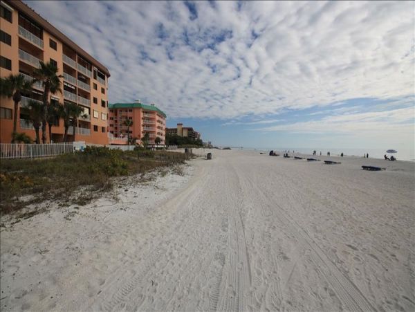 1 Bedroom Condo with Gulfview balcony & beachfront heated pool & spa
