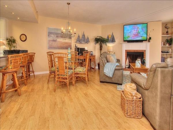 1 Bedroom Condo with Gulfview balcony & beachfront heated pool & spa