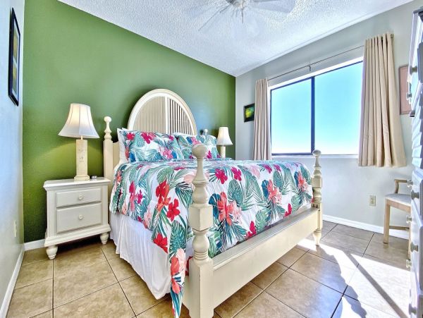 BEACHFRONT 2 BEDROOM CONDO WITH FULL GULF VIEW!