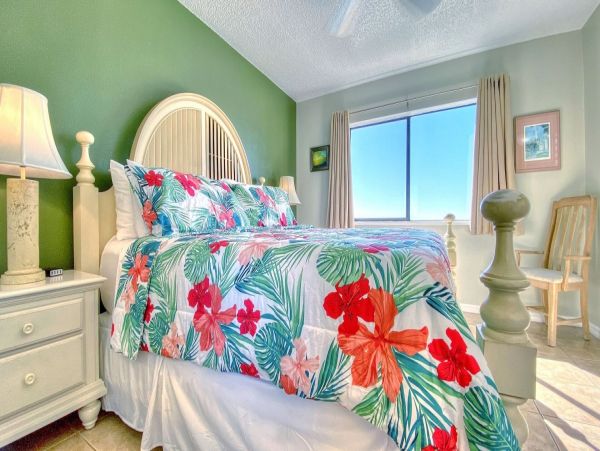BEACHFRONT 2 BEDROOM CONDO WITH FULL GULF VIEW!
