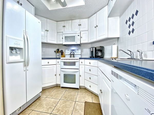 BEACHFRONT 2 BEDROOM CONDO WITH FULL GULF VIEW!