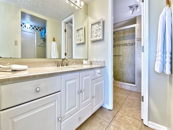 BEACHFRONT 2 BEDROOM CONDO WITH FULL GULF VIEW!
