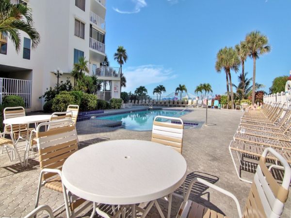 BEACHFRONT 2 BEDROOM CONDO WITH FULL GULF VIEW!