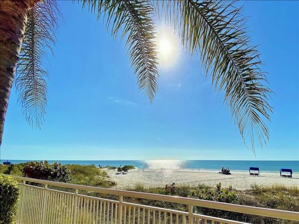 Beachfront condo with brilliant views