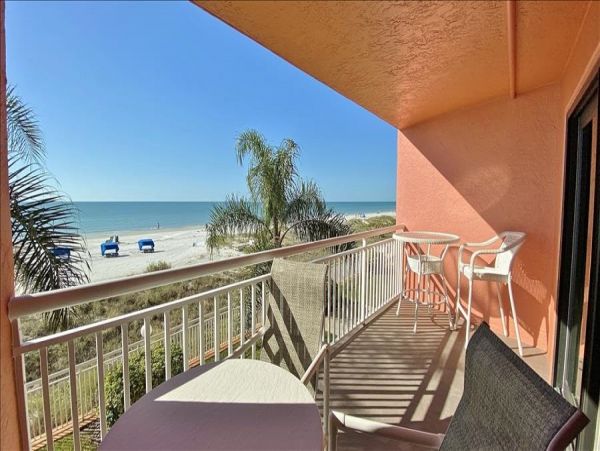 Beachfront condo with brilliant views
