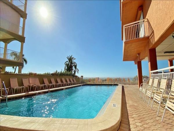 Beachfront condo with brilliant views
