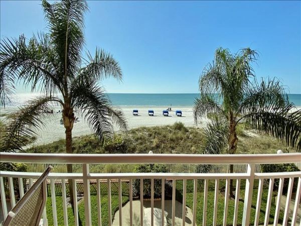 Beachfront condo with brilliant views
