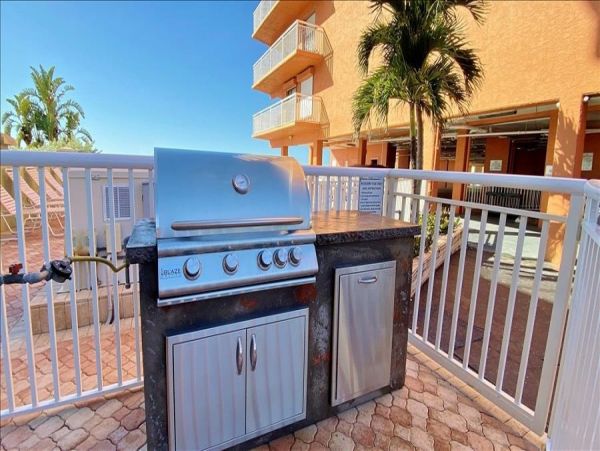 Beachfront condo with brilliant views