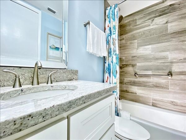 Beachfront condo with brilliant views