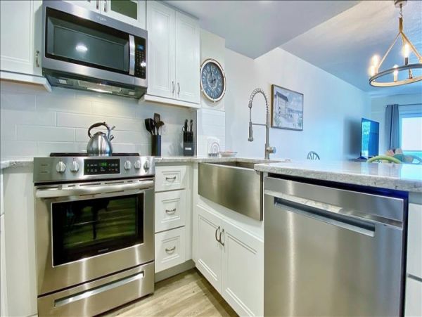 Beachfront condo with brilliant views