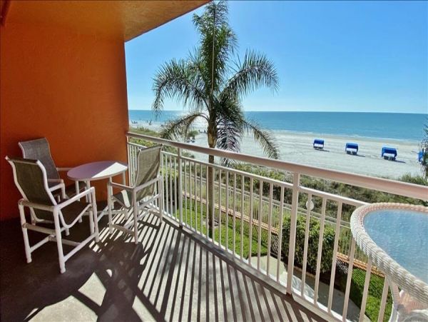 Beachfront condo with brilliant views