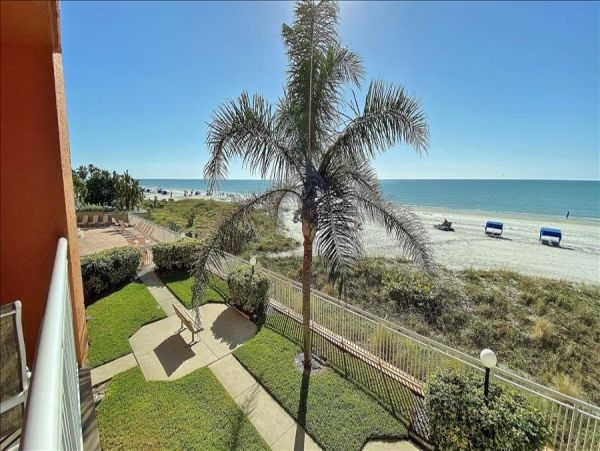 Beachfront condo with brilliant views