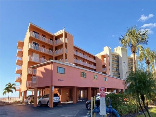 Beachfront condo with brilliant views
