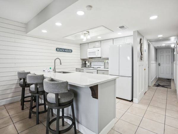 Indian Shores Beachfront Vacation Rental - Gulf Coast Condo