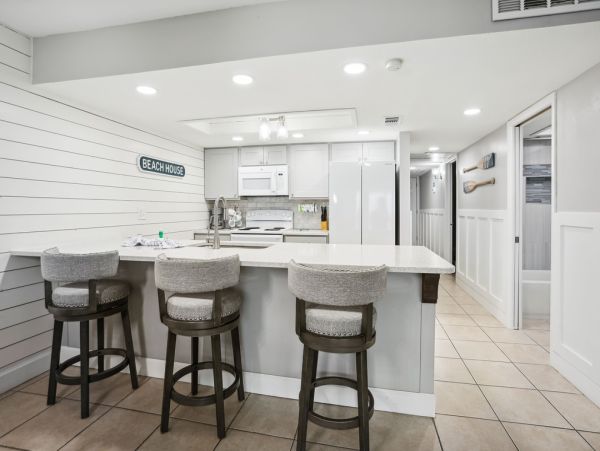 Indian Shores Beachfront Vacation Rental - Gulf Coast Condo
