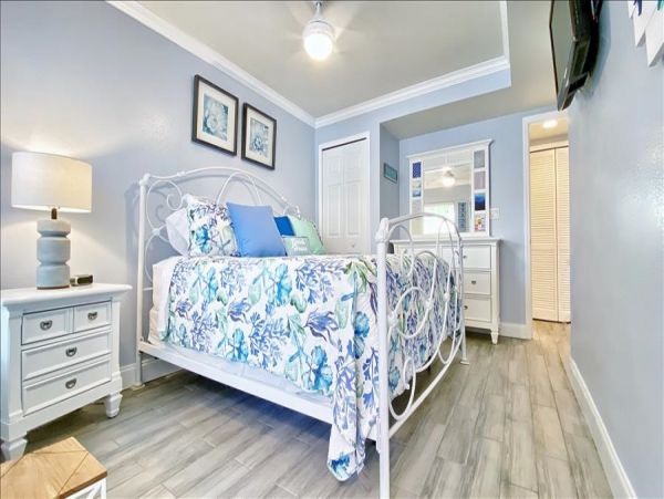 Upscale 1st floor condo with private entrance , patio, pool, washer, dryer & A/C