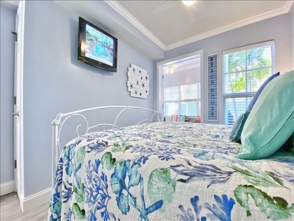 Upscale 1st floor condo with private entrance , patio, pool, washer, dryer & A/C