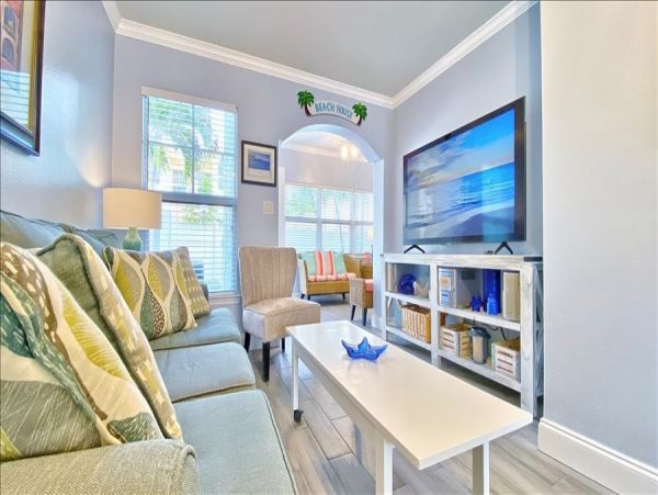 Upscale 1st floor condo with private entrance , patio, pool, washer, dryer & A/C