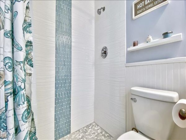 Upscale 1st floor condo with private entrance , patio, pool, washer, dryer & A/C