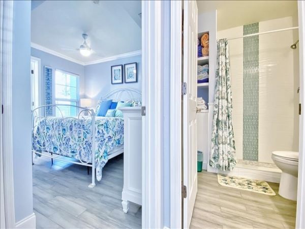 Upscale 1st floor condo with private entrance , patio, pool, washer, dryer & A/C