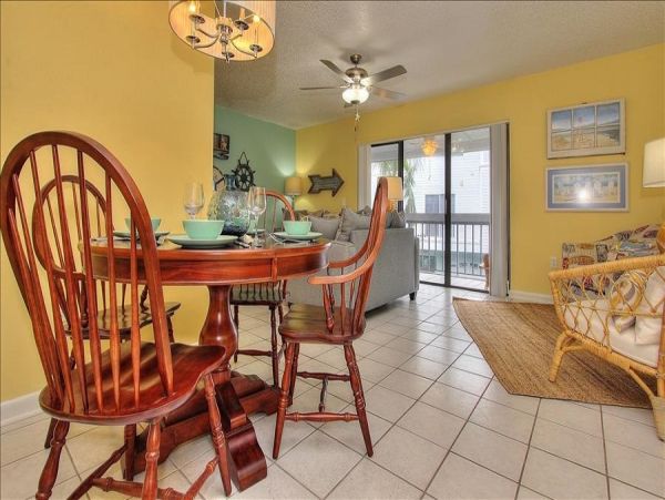 2 Bedroom Vacation Condo in Indian Shores Close to Beach