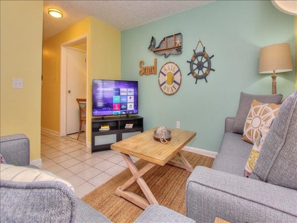 2 Bedroom Vacation Condo in Indian Shores Close to Beach