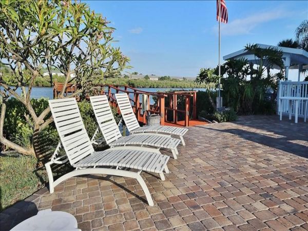 2 Bedroom Vacation Condo in Indian Shores Close to Beach