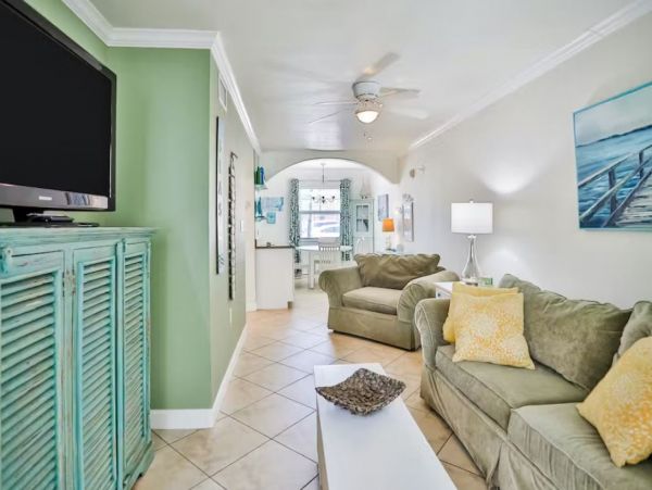 One Bedroom Vacation Condo in Indian Shores Steps from Beach