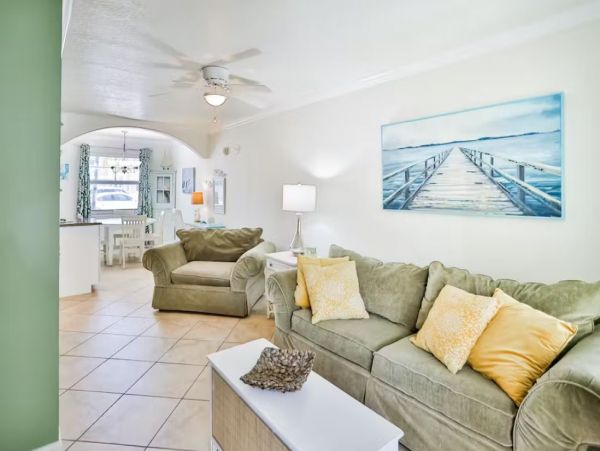 One Bedroom Vacation Condo in Indian Shores Steps from Beach