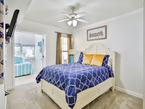 One Bedroom Vacation Condo in Indian Shores Steps from Beach