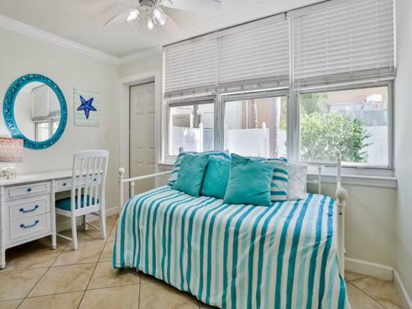 One Bedroom Vacation Condo in Indian Shores Steps from Beach