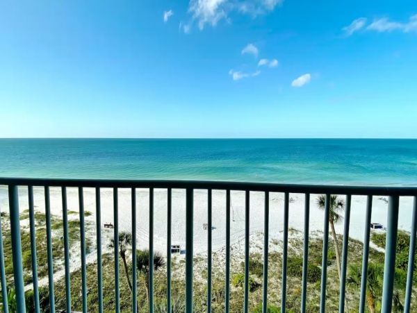 Charming Beachfront Vacation Rental With Three Bedrooms