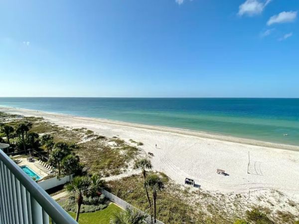 Charming Beachfront Vacation Rental With Three Bedrooms