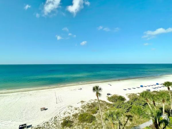 Charming Beachfront Vacation Rental With Three Bedrooms