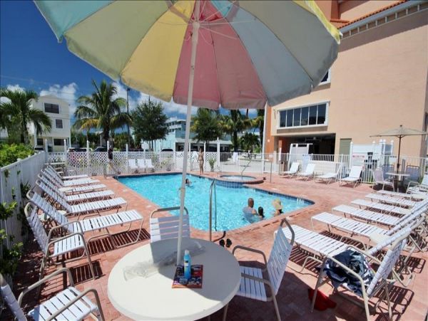 Walk to Beach Madeira Vacation Condo Two Bedroom