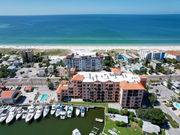 Walk to Beach Madeira Vacation Condo Two Bedroom
