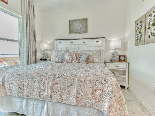 Walk to Beach Madeira Vacation Condo Two Bedroom