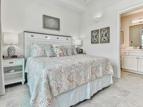 Walk to Beach Madeira Vacation Condo Two Bedroom
