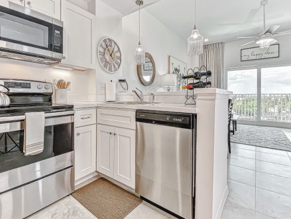 Walk to Beach Madeira Vacation Condo Two Bedroom