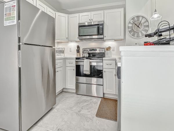 Walk to Beach Madeira Vacation Condo Two Bedroom