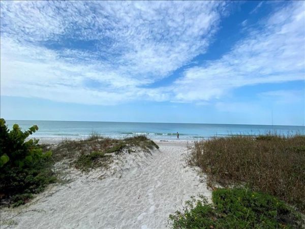 Madeira Beach Penthouse Four Bedroom Sleeps 12