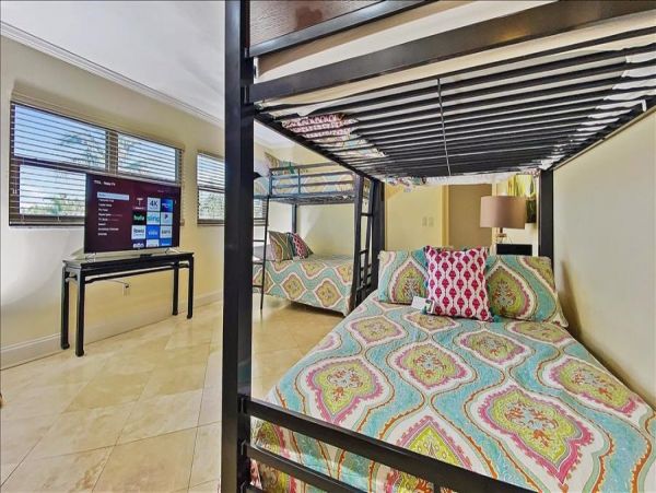 Madeira Beach Penthouse Four Bedroom Sleeps 12