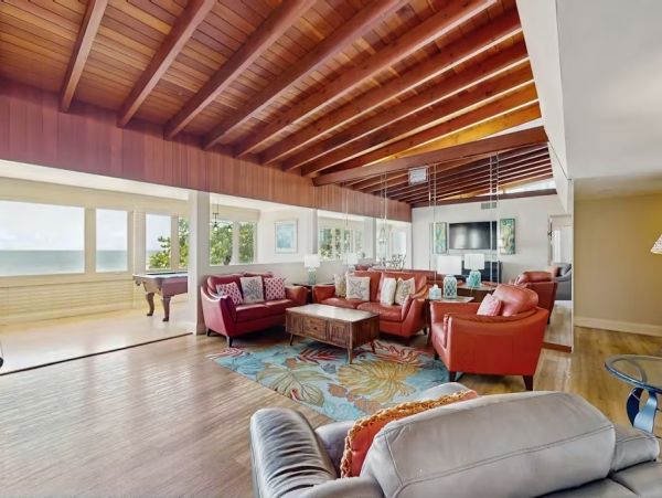 Madeira Beach Penthouse Four Bedroom Sleeps 12